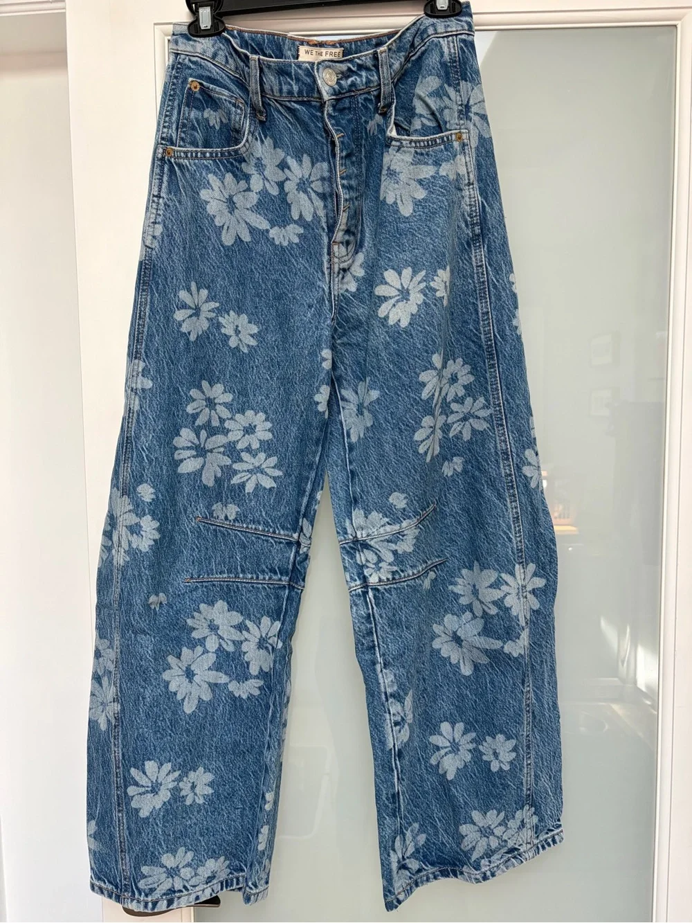 Free People -We The Free Blue Denim Hibiscus Print Barrel Jeans - Picture 1 of 6